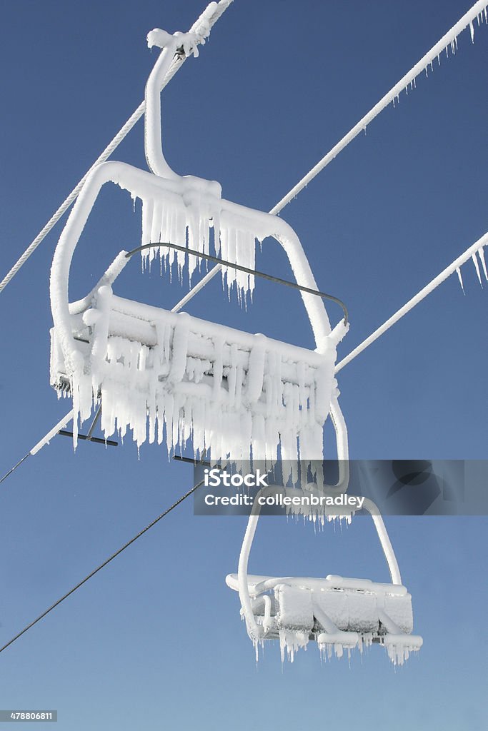 Ice krzesło na podnieść do góry - Zbiór zdjęć royalty-free (Bezchmurne niebo)