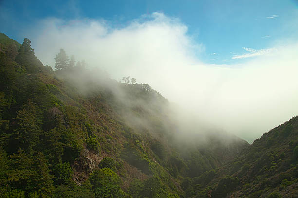 Montagne e nuvole sfondo paesaggio in California, - foto stock