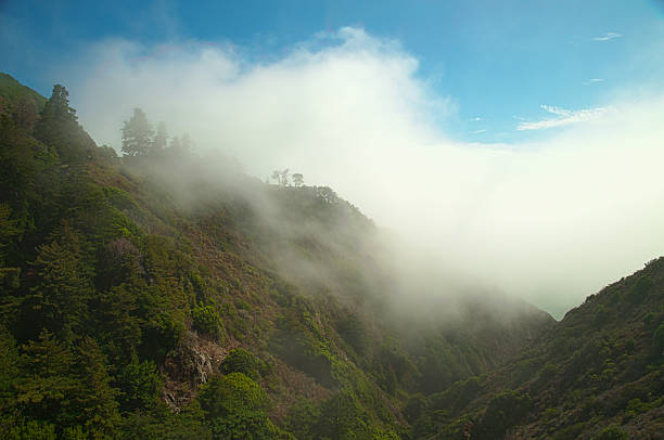 山々と雲の風景を背景に、カリフォルニア州 ストックフォト