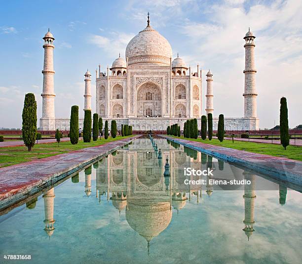 Foto de Taj Mahal Ao Nascer Do Sol Semáforo Agra Índia e mais fotos de stock de Índia - Índia, Taj Mahal, Cultura Indiana