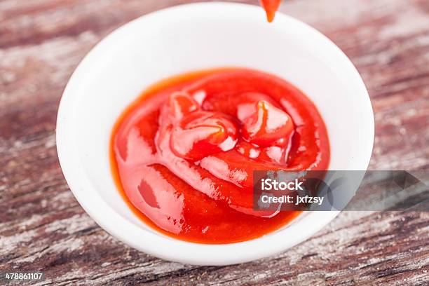 Ketchup Sul Tavolo - Fotografie stock e altre immagini di Alimentazione sana - Alimentazione sana, Assaggiare, Bianco