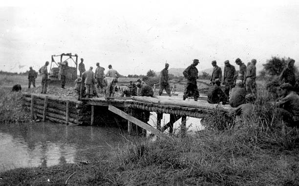 puente flecha roja - 1945 fotografías e imágenes de stock