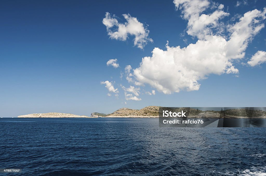 Ilha no mar, Kornati National Park, Croácia - Foto de stock de Azul royalty-free