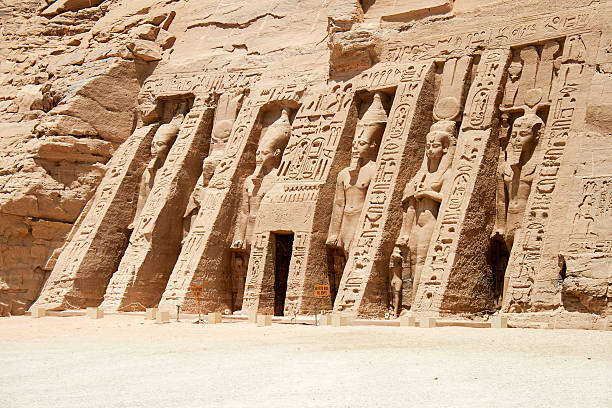 the temple of 하토르, 네페르타리, abu 심벨, 이집트 - abu simbel rock africa rameses ii 뉴스 사진 이미지