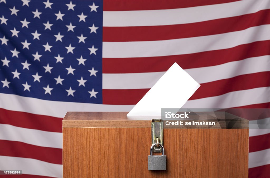 Wahlurne vor amerikanischen Flagge - Lizenzfrei Aktivitäten und Sport Stock-Foto