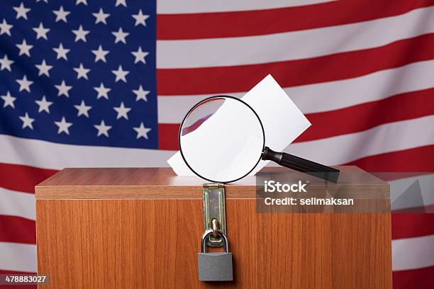 Magnfying ガラスに投票箱前にアメリカの旗 - 投票用紙のストックフォトや画像を多数ご用意 - 投票用紙, 虫メガネ, あこがれ