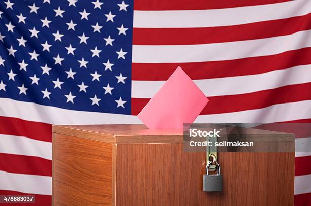 Urna De Voto Antes De Bandera Estadounidense Foto de stock y más banco de imágenes de Actividad - Actividad, Autoridad, Azul