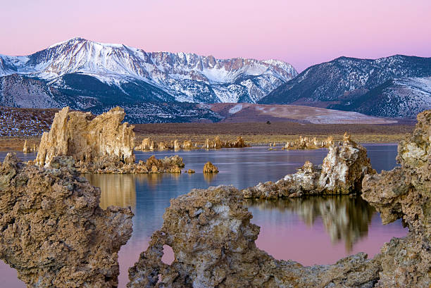 Mono Lake Dawn Dawn light at Mono Lake in the Eastern Sierra Nevada, California, USA. Mono Lake stock pictures, royalty-free photos & images