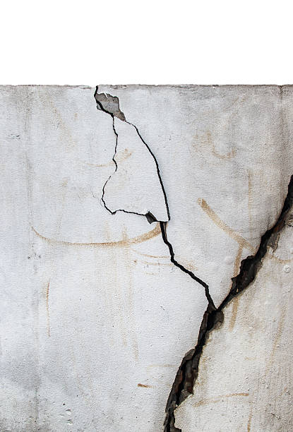 istock The fence - walls cracked. 478925907