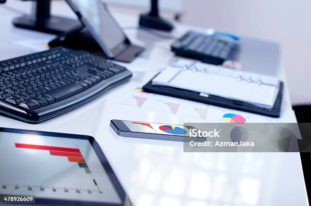 Daten Analysieren Business Stockfoto und mehr Bilder von Analysieren - Analysieren, Bericht, Bildschärfe