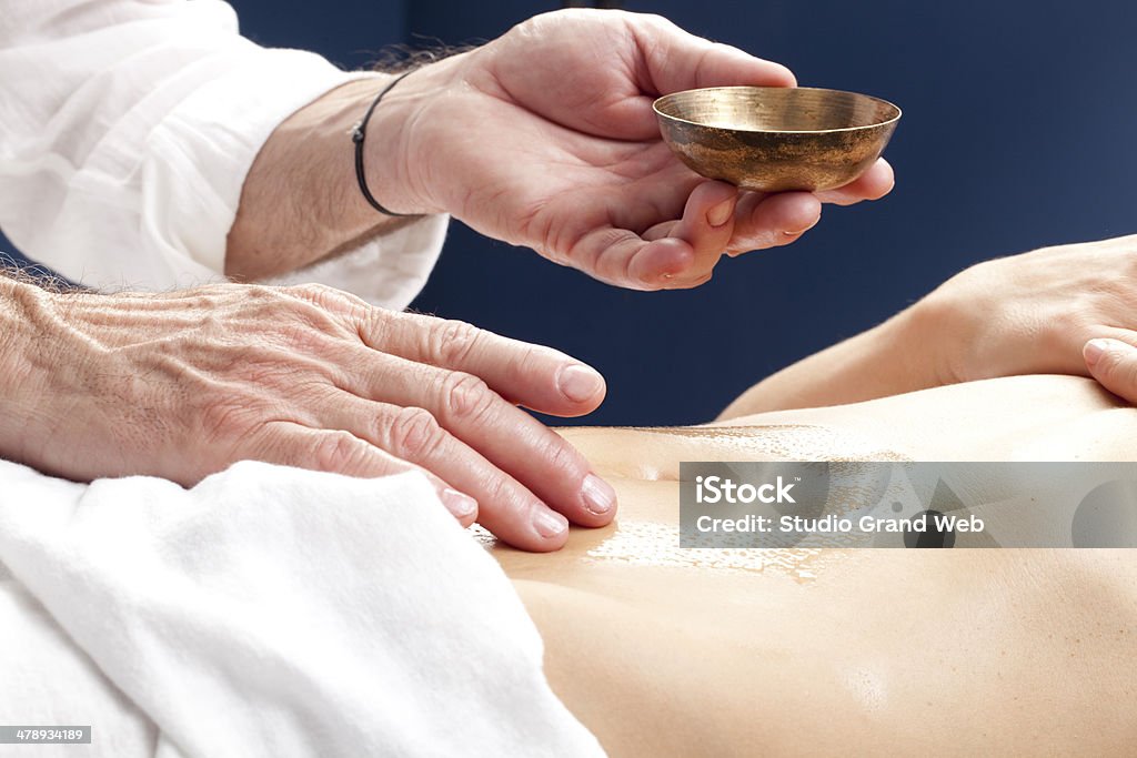 Massagem relaxante para estimular e barriga Pâncreas - Foto de stock de Umbigo royalty-free