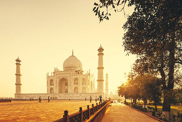 taj mahal atardecer, india - marble geometric shape spirituality travel destinations fotografías e imágenes de stock