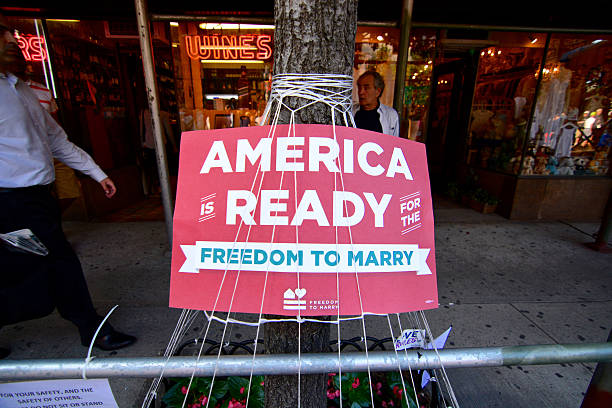 america est à votre disposition pour marier inscrivez-vous à la liberté - homosexual gay man pride greenwich village photos et images de collection