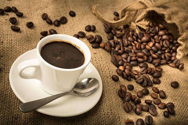 istock Hot coffee with coffee beans on a burlap background 478938826