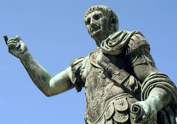 imperator 로마 - julius caesar augustus caesar statue rome 뉴스 사진 이미지