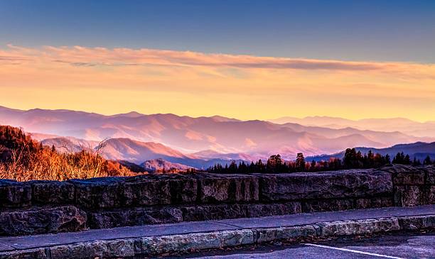 efeito smoky montanha sunset - panoramic great appalachian valley the americas north america imagens e fotografias de stock