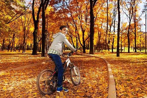istock Riding a bike and turning back 478965223