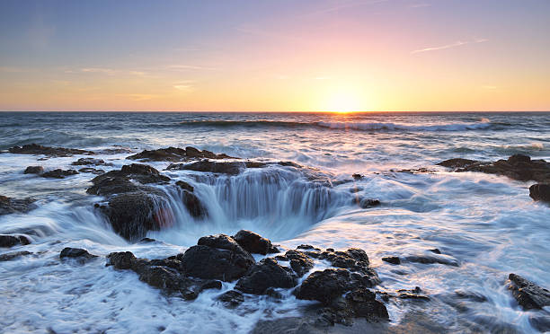 istock Thor's Well sunset, Cape Perpetua, Oregon 478969970