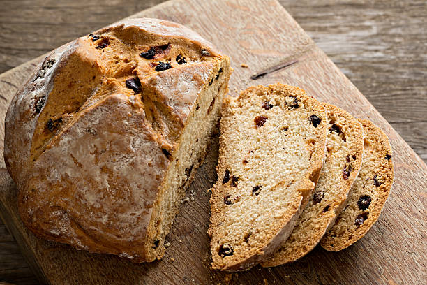 얇게 썬 아일랜드 소다 식빵 - bread loaf of bread wood portion 뉴스 사진 이미지