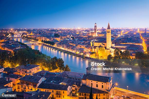 Verona À Noite - Fotografias de stock e mais imagens de Verona - Itália - Verona - Itália, Itália, Anoitecer
