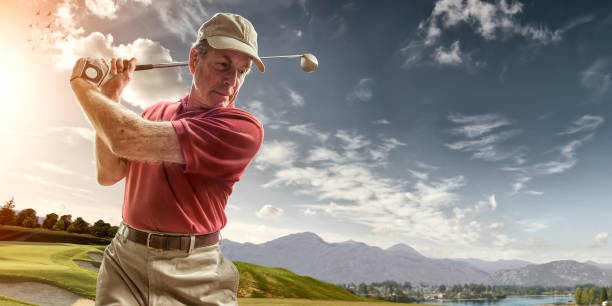 пакет услуг «golfer портрет в середине backswing - golf swing golf teeing off men стоковые фото и изображения