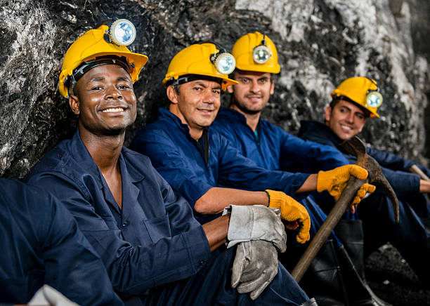 personal trabajando en una mina - mine of salt fotografías e imágenes de stock