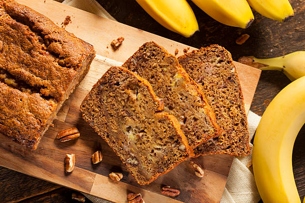 domowy chleb bananowy nakrętkę - baked bread brown carbohydrates zdjęcia i obrazy z banku zdjęć