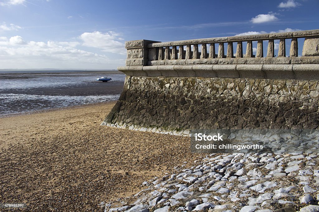 Paseo en Westcliff pared, cerca de Southend on, Essex, Inglaterra - Foto de stock de Essex - Inglaterra del Este libre de derechos