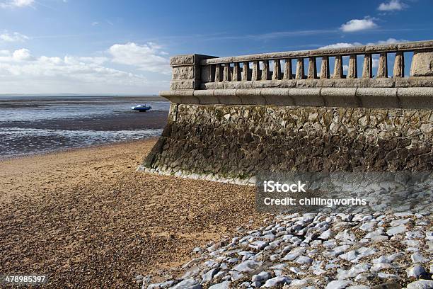 プロムネードの壁に近い Westcliff サウスエンドオンシーエセックス英国 - エセックス州のストックフォトや画像を多数ご用意 - エセックス州, 浜辺, イングランド