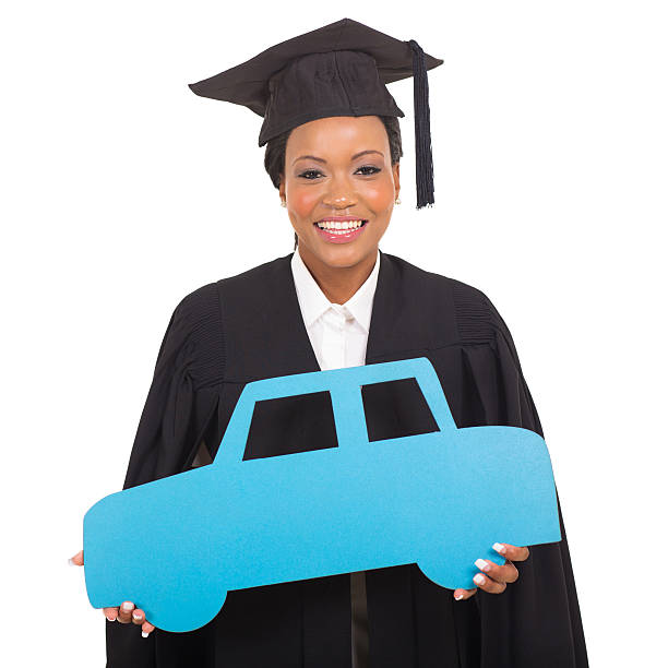 jovem americana africano segurando um símbolo de carro finalistas - university graduation car student imagens e fotografias de stock