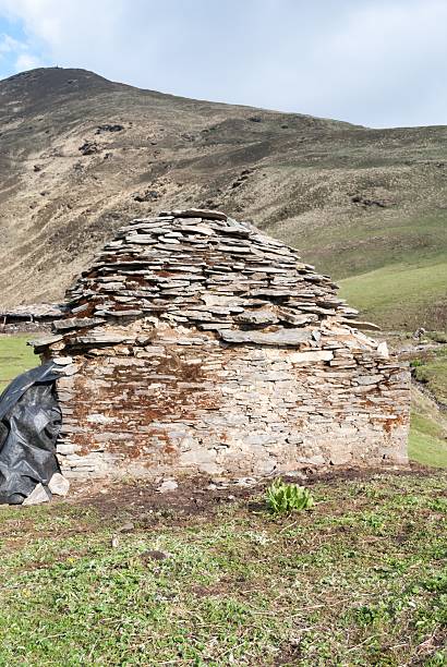 側面 shepherds 山の小屋 - mountain himalayas india cabin ストックフォトと画像