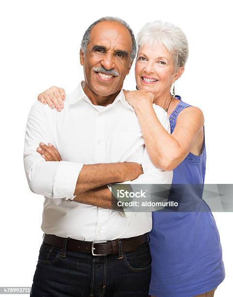 Alegre Casal De Pé Juntos Letra - Fotografias de stock e mais imagens de Fundo Branco - Fundo Branco, Casal, Terceira idade