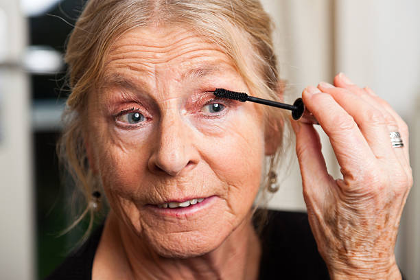 istock Good looking senior woman doing make-up. 479001577