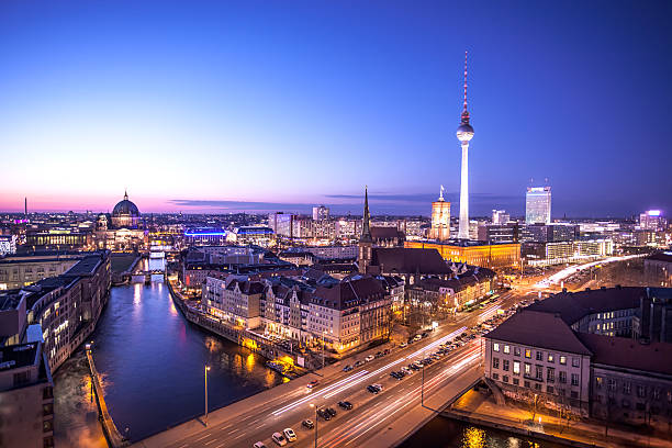 berlin skyline at night - berlin bildbanksfoton och bilder