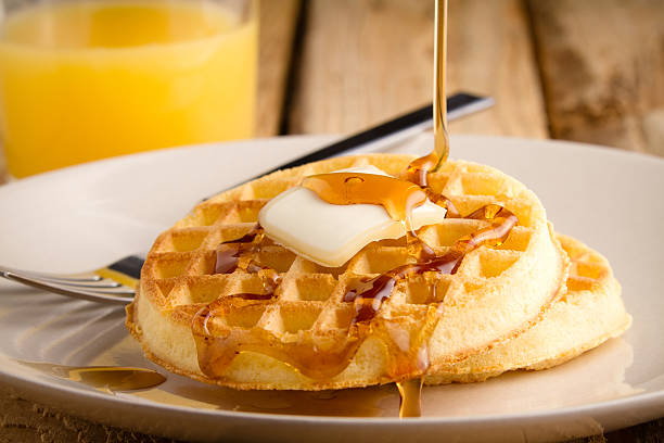 waffles - stroopwafel stockfoto's en -beelden