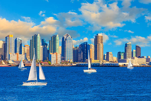 skyscrapers de san diego, horizonte porto, embarcação à vela, ca (p - san diego california skyline california san diego bay imagens e fotografias de stock