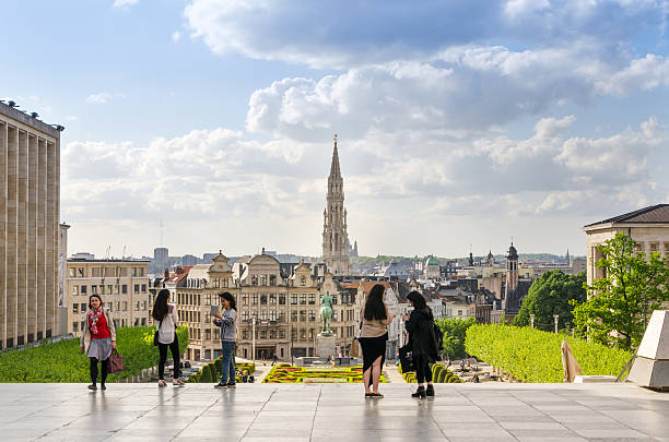 観光客の訪問モント des arts 庭園ブリュッセル - brussels belgium arranging majestic ストックフォトと画像