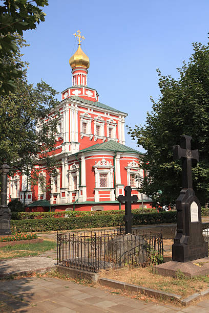 dormição igreja de mosteiro de novodevichy, moscovo, rússia - novodevichy convent imagens e fotografias de stock