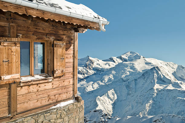 горы и cottage - chalet house snow switzerland стоковые фото и изображения