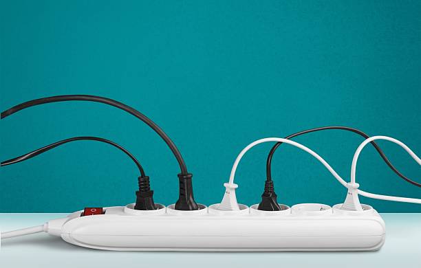 outlet, plugue, cabo de alimentação - electric plug electricity power cable - fotografias e filmes do acervo