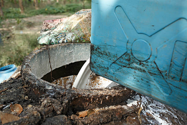 istock Pouring latex in tank 479092353