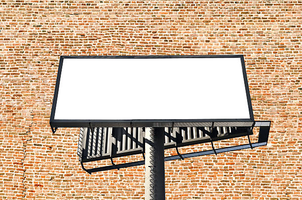 vuoto cartellone contro brickwall - electronic billboard billboard sign arranging foto e immagini stock