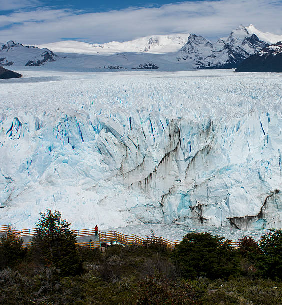 perito moreno glacier, el calafate, en argentine. - natural landmark outdoors vertical saturated color photos et images de collection