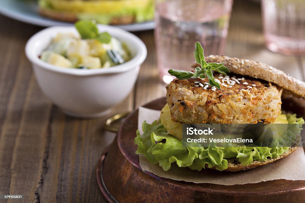 Vegana hamburguesas con frijoles y verduras - Foto de stock de Alimento libre de derechos