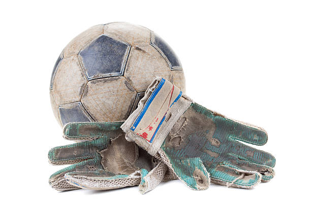 soccer goalie damskie rękawice i piłki - soccer ball old leather soccer zdjęcia i obrazy z banku zdjęć