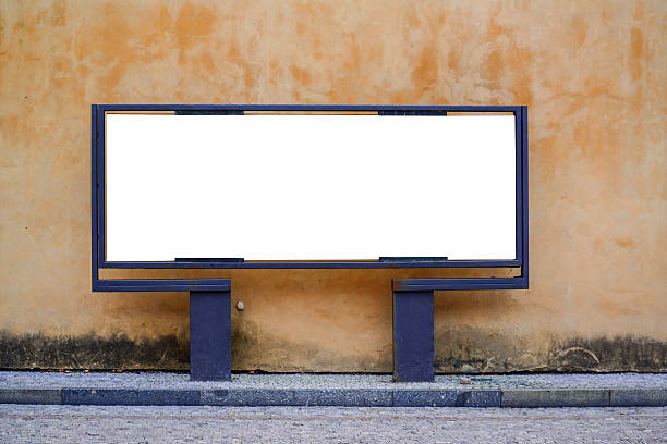 vuoto cartellone a sfondo urbano - electronic billboard billboard sign arranging foto e immagini stock