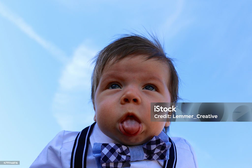 Baby boy y el cielo - Foto de stock de 2015 libre de derechos