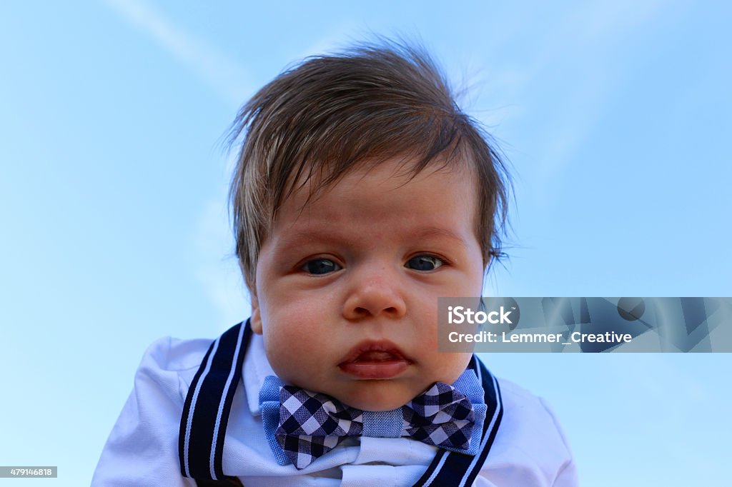 Baby boy y el cielo - Foto de stock de 2015 libre de derechos