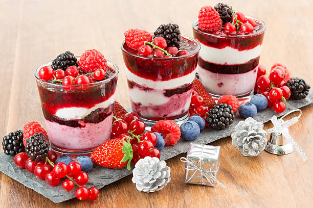 radosny deser - cream gelatin dessert berry fruit blueberry zdjęcia i obrazy z banku zdjęć