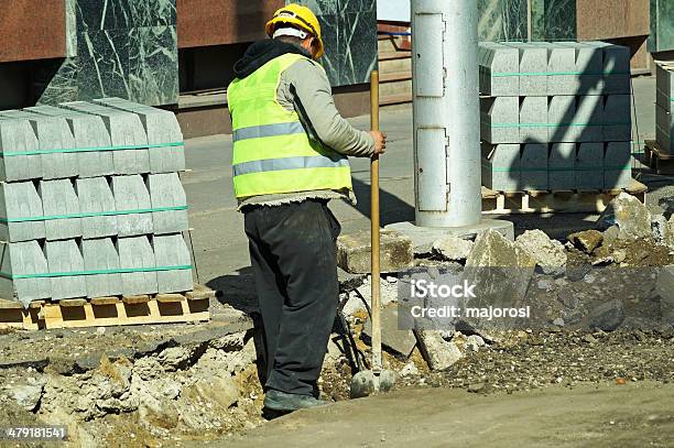 Foto de Construção De Estrada e mais fotos de stock de Cavar - Cavar, Exterior, Homens